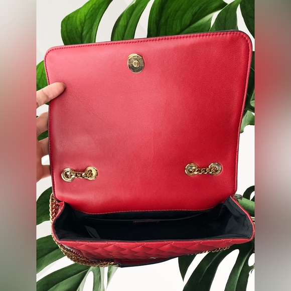 Authentic Versace Medusa Nappa Leather Quilted Red Shoulder bag Retail 1,600$ - Picture 9 of 16